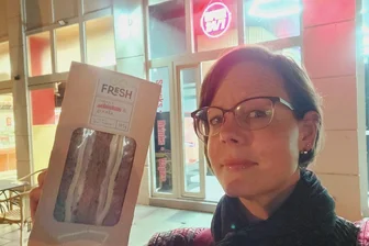 Hungrig in Zwickau: Wo kriegen Nachtschwärmer spät noch etwas zu essen? - Sandwiches aus dem Automaten ergattert hat Redakteurin Elsa Middeke, als sie nachts in der Zwickauer Innenstadt auf der Suche nach etwas zu essen war. Doch es gibt noch mehr als Sandwiches.