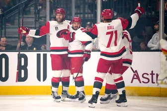 Hurricanes schlagen Golden Knights: Ausgleich in NHL-Finals - Die Hurricanes jubelten fünf Mal in Las Vegas - das reichte zum Ausgleich in den Stanley Cup Finals.