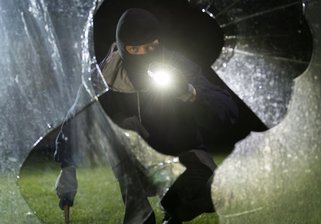 "Hut ab" - mutiger Junge vertreibt Einbrecher -
