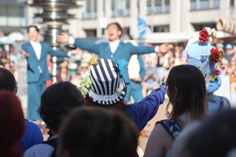 Hutfestival 2026: So bunt und fröhlich startet Chemnitz ins Wochenende - Hut und Show: Das ist das Hutfestival.