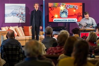 Hutzennachmittag in Pobershau bringt Vorfreude auf Weihnachten - Richard Glöckner wurde von Thomas Baldauf auf der Zither begleitet.