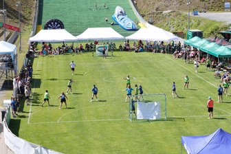 HV 90-Cup im Schanzenauslauf der Vogtland-Arena vereint Saisonabschluss und Nachwuchsförderung - Auch der 6. HV 90-Cup fand im Schanzenauslauf der Vogtland-Arena statt.