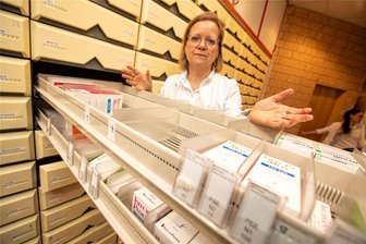 Hype um neue Abnehmspritze: Apotheker im Vogtland beklagen Lieferengpässe - Die Lage ist verzwickt. Apothekerin Heidrun Bursee fehlen neben den oft für Abnahmezwecke genutzten Antidiabetika auch Hustensaft und Antibiotika für Kinder.