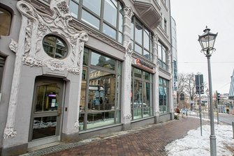 Hypovereinsbank schränkt Service in Plauen weiter ein: Nächster Schalter in Hof - Die Plauener Filiale der Hypovereinsbank an der Neundorfer Straße: Öffnungszeiten entfallen. Beratung gibt's nach Voranmeldung.