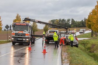 Hyundai und VW kollidieren auf S 200 - Fahrer schwerverletzt - Verkehrsunfall auf der S 200 bei Chemnitz