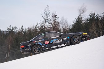 Ice King Battle auf der Skipiste im Vogtland: Hier gibt es die Bilder zum Spektakel - Steil hinauf ging es für die Rennfahrer beim RD48 Ice King Battle am Skihang Streugrün in der Skiwelt Schöneck.