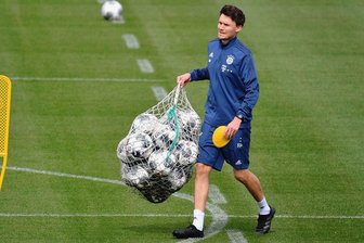 "Ich bin Druck gewohnt": Danny Röhl aus Zwickau über seine neue Aufgabe bei der Nationalelf - Danny Röhl, hier noch beim FC Bayern München, gilt als akribischer Arbeiter und brillanter Analyst. Das hat den gebürtigen Zwickauer jetzt bis ins Trainerteam der Nationalmannschaft gebracht. Bundestrainer Flick nennt ihn einen "absoluten Fachmann, der meine Vorstellungen vom Fußball teilt". 