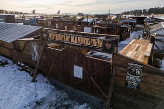 „Ich bin einfach alle“ – Aus der Traum von der Westernstadt im Erzgebirge - Am Wochenende standen Besucher der Westernstadt im Erzgebirge vor dem verschlossenen Tor. Das sorgte für Verwirrung.