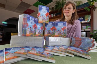 „Ich bin schon enttäuscht“: Unternehmerin aus Westsachsen verärgert über Preisverleihung - Seit zwei Jahren betreibt Susann Hoffmann ihren Buchladen mit Café am Waldenburger Markt.