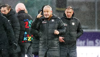 "Ich bin stolz auf meine Mannschaft!" Stimmen zum Auer Heimsieg - Pavel Dotchev, Trainer des FC Erzgebirge Aue, dankte den Helfern für die Schneeräumung und lobte seine Mannschaft für den umgesetzten Matchplan und den überfälligen Heimsieg.