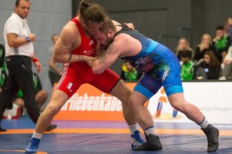 "Ich denke, wir sind gut aufgestellt" - Der Pausaer David Adler (rotes Trikot) hat es hier mit dem Gelenauer Rico Richter zu tun. Am letzten Wettkampftag der kommenden Saison wird es dieses Duell wieder geben. 