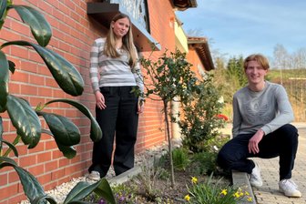 „Ich finde meine Stadt cool“: Zwei junge Chemnitzer über die neue Lust an Chemnitz - Arche-Beet, Einwohnerversammlung und die Aussicht auf das Wasserstoffzentrum in Chemnitz: Hannah Preis (15) und Marvin Gehre (18) finden Kommunalpolitik spannend und wollen in Chemnitz bleiben.
