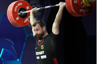 „Ich ging im System verloren“: Gewichtheber Raphael Friedrich über seine Beziehung zum Leistungssport - Raphael Friedrich bei der EM im Februar fünf Minuten vor der Verletzung. Der zweite Stoßversuch mit 183 Kilo.