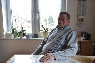 „Ich hatte mich nie untersuchen lassen“: Ein Darmkrebs-Patient aus Oederan und ein Zufall, der alles änderte - Siegfried Ufer hat eine Darmkrebs-OP hinter sich. Im Klinikum Mittweida fühlte er sich gut aufgehoben. Foto: Eva-Maria Hommel