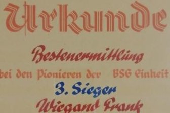 "Ich kann kein Wasser mehr sehen" - Die einzige Trophäe, die gut sichtbar bei den Wiegands hängt, ist Franks erste Urkunde von 1953.