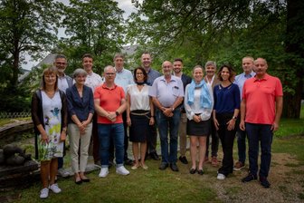 „Ich muss mich schon sehr wundern“: Turnhallenbau sorgt für Nebengeräusche in Bad Elster - Der Stadtrat von Bad Elster hat das Hauptlos für den Turnhallenbau vergeben.