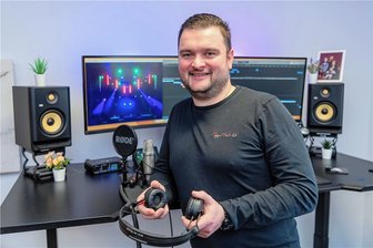 "Ich versuche, das Publikum zu lesen": ein Besuch beim Peniger Party-DJ-Ron Richter - Ron Richter gründete nach seiner Lehre seine Firma RR Sound in Penig und ist seitdem als Bühnentechniker und DJ unterwegs.