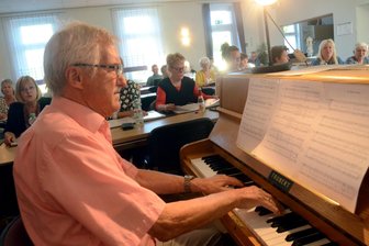 „Ich will nicht wie Johannes Heesters von der Bühne gezerrt werden“ - Welcher Chor im Vogtland jetzt die Segel streicht - Wenn Wolfgang Albert in den Ruhestand geht, löst sich sein Chor erst einmal auf.