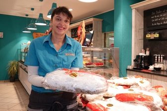 Idee für junge Leute: Stollen mit Gin und Whisky - Katja Looke verkauft die prämiierten Stollen.