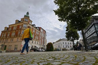 Idee für Eis-Arena im Zentrum von Limbach-Oberfrohna - Sollte die Eisbahn von Ende November bis Januar auf dem Johannisplatz aufgebaut werden, dann wäre der Platz für Autos gesperrt. 