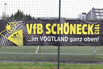 Idee gegen Parkplatz-Chaos bei Fußballspielen im Vogtland - Spielt der VfB Schöneck, ist wildes Parken an der Tagesordnung. Das soll sich ändern.