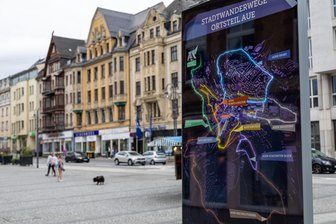 Ideen für attraktive Städte gesucht: Wirtschaftsminister startet City-Wettbewerb „Ab in die Mitte“ im Erzgebirge - Durch den Wettbewerb „Ab in die Mitte“ konnten Info-Tafeln aufgestellt werden.