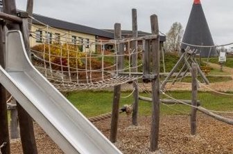 Ideen für mehr Leben im Dorf gefragt - Auch der Spielplatz mit der kletterbaren Riesenräucherkerze in Crottendorf ist mit finanzieller Unterstützung aus dem Leader-Förderprogramm entstanden - nur ein Beispiel von vielen im Annaberger Land. 