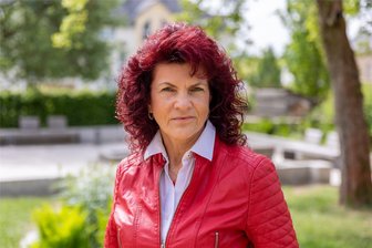 Ideenwettbewerb im Vogtland: Grünbacher mit Erzählcafé 2.0 ganz vorn - Die Treuener Bürgermeisterin Andrea Jedzig hat Preise des Ideenwettbewerbs „Mach mit“ übergeben.
