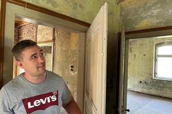 Idylle am Gleis: Bahnhof am Hetzdorfer Viadukt wird Wohn- und Ferienobjekt - Thomas Hoyer in der früheren Wohnung des Bahnhofsgebäudes.