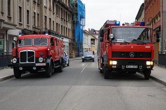 IFA-Oldtimertreffen in Werdau: Ist die Innenstadt als Veranstaltungsort geeignet? - Würden links und rechts der Plauenschen Straße Oldtimer-Lkw parken, wäre zu wenig Platz für eine Rettungsgasse. Das hat unter anderem ein Test mit vergleichbaren Autos der Feuerwehr Leubnitz ergeben.