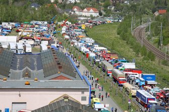 IFA-Oldtimertreffen in Werdau mit Rekordbeteiligung - Bereits am Vormittag lockte die Veranstaltung, die auf einem Teilstück der Westtrasse in Werdau stattfindet, Tausende von Besuchern an.