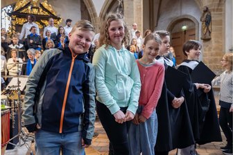 Ihr erster Auftritt vor 300 Leuten im Freiberger Dom: „Es kribbelt immer noch!“ - Jano, Henriette und Marlene hatten Sprechrollen in der Komposition „Here we are“ von Cathy Milliken.