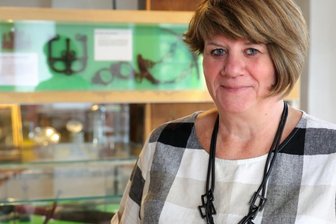 Ihr macht die Museumsarbeit vor und hinter den Kulissen Spaß - "Rekordhalterin" im Team des Schwarzenberger Museums: Anette Barth. Seit nunmehr vier Jahrzehnten ist sie in der Einrichtung tätig, die seit 2014 den Namen "Perla Castrum - ein Schloss voller Geschichte" trägt.