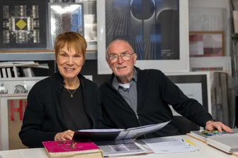 Ihr Spitzen-Design trug sogar die Kanzlergattin: Plauener Künstlerpaar zeigt Erstaunliches - Karin und Klaus Helbig sind freischaffende Gestalter.