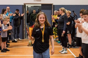 Ihr Verein steht Spalier: Zwölfjährige Ringerin vom RC Chemnitz feiert Deutsche Meisterschaft - Pauline Beister wurde beim Training am Mittwoch vom Ringerclub Chemnitz mit viel Applaus empfangen.