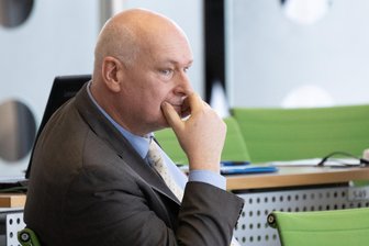 Illegale Geschäfte mit Belarus: Razzia bei sächsischem AfD-Landtagsabgeordneten Jörg Dornau - Wieder schwere Vorwürfe im Zusammenhang mit Belarus: Nun ermitteln Staatsanwaltschaft und Zoll wegen eines Verstoßes gegen EU-Sanktionen gegen den AfD-Abgeordneten Jörg Dornau.