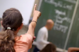 Illegale Lerngruppen in Westsachsen: Gerichtsverfahren gehen stark zurück - hat sich das Problem jetzt erledigt? - Wenn Eltern ihre Kinder von der Schule abmelden, dann verletzten sie die sogenannte Anmeldepflicht.