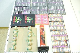 Illegale Pyrotechnik sichergestellt: Bundespolizei stellt Kind mit 12 Kugelbomben -
