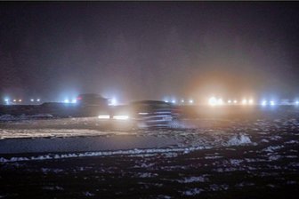 Illegale Rennen: Fichtelberg ein Hotspot der Drifter - Zum Driften auf dem Fichtelberg wird sich auch in Chatgruppen verabredet. Mit Vollgas geht es über den verschneiten Platz. Foto: Bernd März