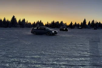 Illegales Driften am Fichtelberg nimmt überhand - Sie verabreden sich, um ihre Autos und sich selbst zu testen. Doch ist das wirklich nur Fahrspaß?