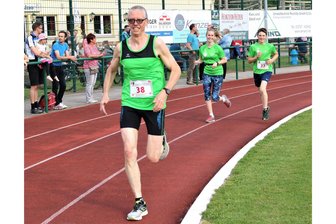 Im Auenstadion und an der Zschopau geht es rund - Im Auenstadion geht es am Freitag beim Stundenpaarlauf des TSV Flöha wieder auf Rundenjagd.