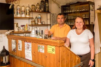 Im Bierstübel in Großrückerswalde wird weiter gezapft: Tochter übernimmt Familienbetrieb - Susann Schreiter und ihr Mann Thomas haben das Zepter im Oberdorfer Bierstübel übernommen.
