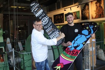  Im Markthaus stellen Roland Keilholz und Kevin Schlawer  Snowboards aus. 
