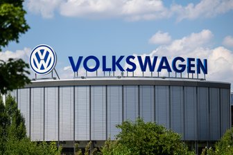 Im Chemnitzer VW-Motorenwerk soll die Nachtschicht wegfallen - Im VW-Motorenwerk geht es nachts bald ruhiger zu. Im Mai stellt das Unternehmen auf die Fertigung in zwei Schichten um.