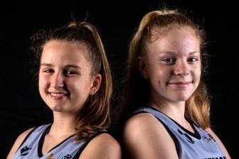 Im Doppelpack auf Playoff-Kurs - 2021: Bei einem Zweitligaverein werden Lea und Leann auch mal professionell in Szene gesetzt. 