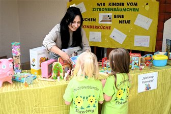 Im Elsterberger Kindergarten wird gefeiert und geforscht - Pauline Studeny sammelt beim Tag der offenen Tür Geld für eine Kinderküche.