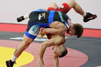 Im Expresstempo zum Titel - Der neue Meister Marco Stoll (vorn) ließ auf dem Weg ins Finale überhaupt nichts anbrennen. Auch gegen Wladimir Berenhardt vom TSV Herbrechtingen gewann der Vogtländer vorzeitig.
