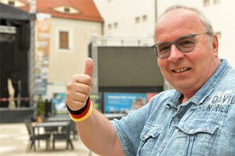 Im Fußballfieber: Prominente Gesichter aus Freiberg und Umgebung geben ihre Tipps für Deutschland-Spanien ab - Thomas Erler will das Spiel am Freitag im Freiberger Schlosshof verfolgen.