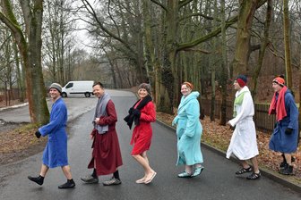 Im Gänsemarsch zur Zschopau: Warum die Braunsdorfer Kanuten eiskalt baden gehen - So sieht man die Braunsdorfer Kanuten jede Woche: Im Gänsemarsch vom Kanuhaus in die Zschopau.