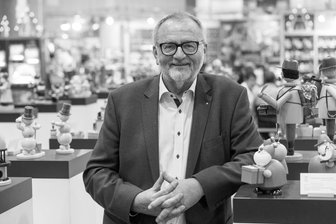 „Im Herzen müssen wir Spielzeughersteller immer Kinder bleiben“ – Nachruf auf Dieter Uhlmann - Dieter Uhlmann auf der Leipziger Messe Cadeaux.